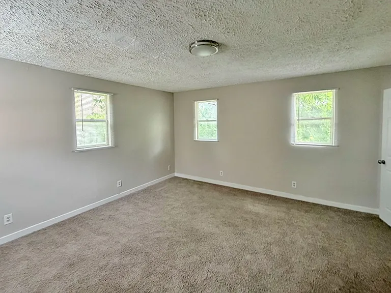 22-24 W Hollister St — Photo 10