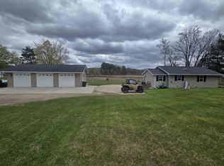 E6565 Progress Rd, Manawa, WI 54949