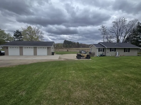 E6565 Progress Rd, Manawa, WI 54949