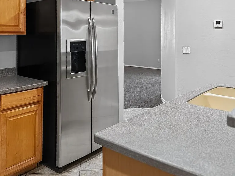 2421 W Ellis St — Photo 15