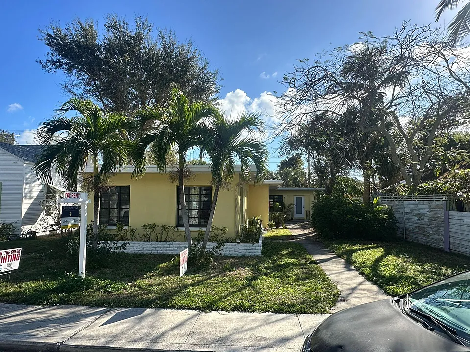 214 S Palmway