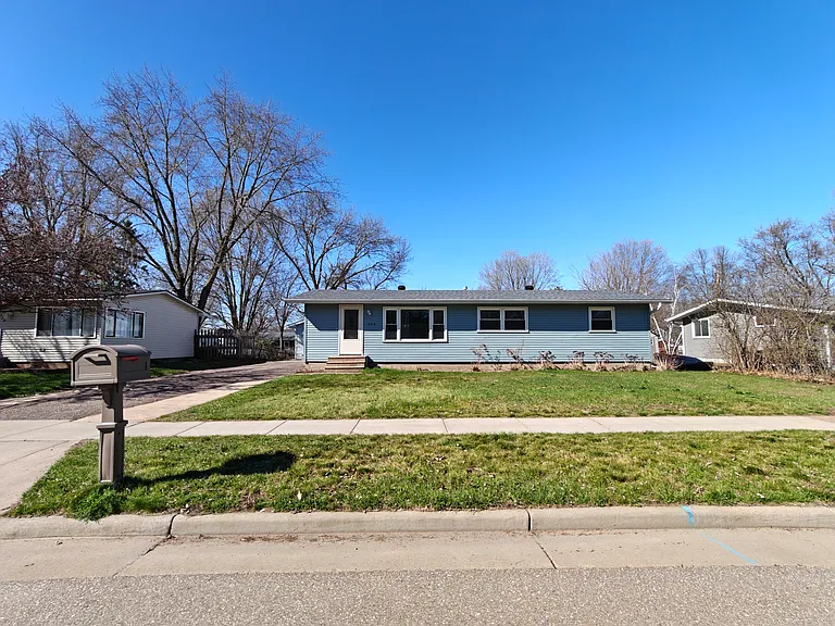 2212 Bartlett Ave — Photo 2