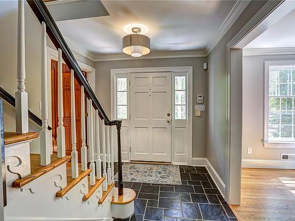 5th image of 406 Lakeway Ct
