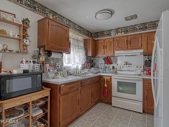 2nd image of 8 Lexington Drive #B