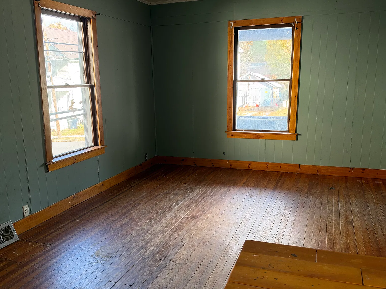 7 bed, 2450 sqft, $1,550 — Photo 1