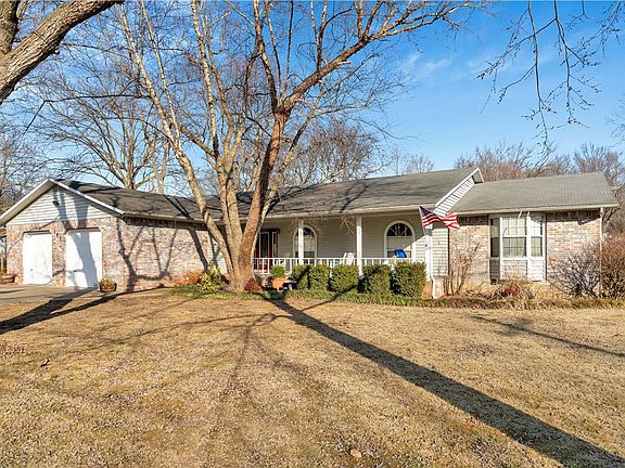3rd image of 107 S Ozark St