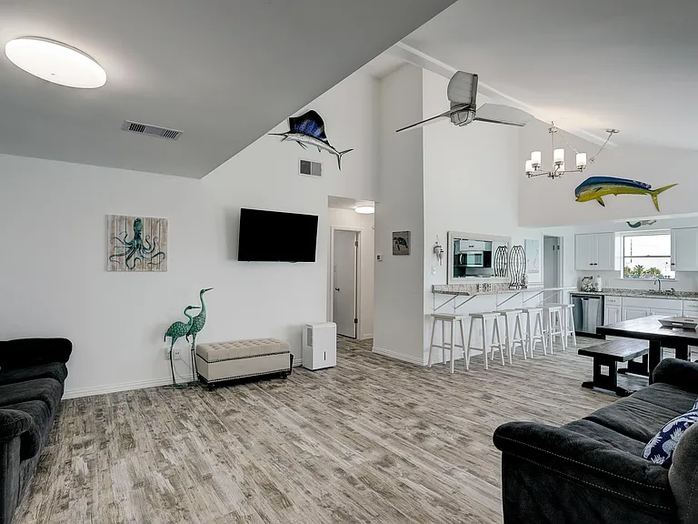 4214 Nueces Dr — Photo 6