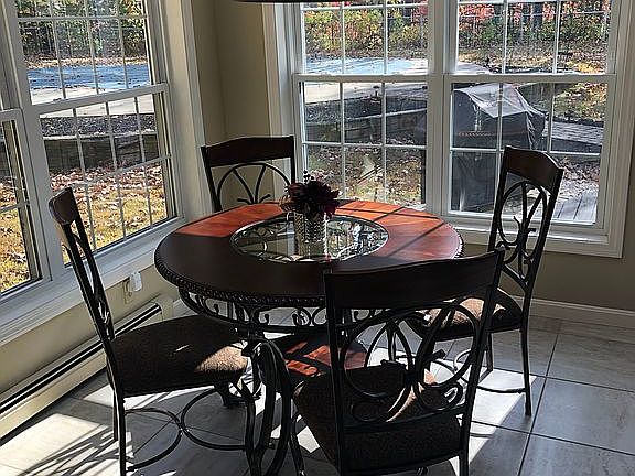 Eat-Kitchen Overlooking Pool
