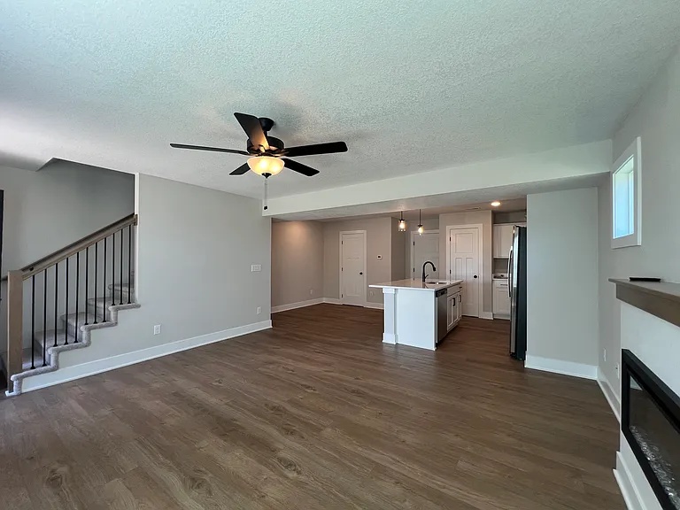 601 NE Hart Ln #1 — Photo 6