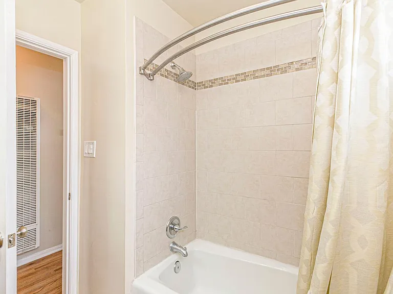 10929 Whitegate Ave — Photo 36