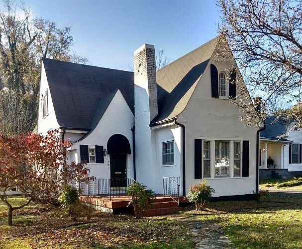 1st image of 715 Leslie Ave