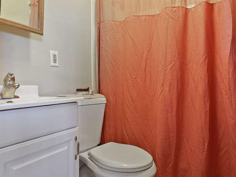 1862 Roblyn Ave — Photo 7