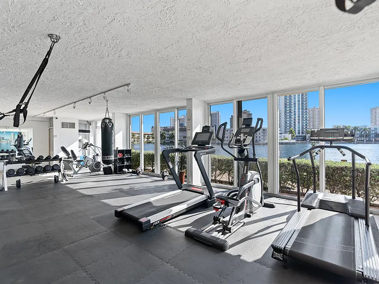 121 Golden Isles Dr #Penthouse 1 — Photo 17