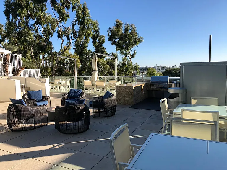 Marina Pointe Dr — Photo 5