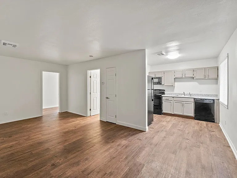 Metro Apartments At Bethalto — Photo 21