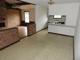 3rd image of 127 Glenhill Dr