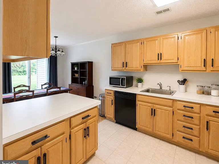 909 Eagles Chase Dr — Photo 6