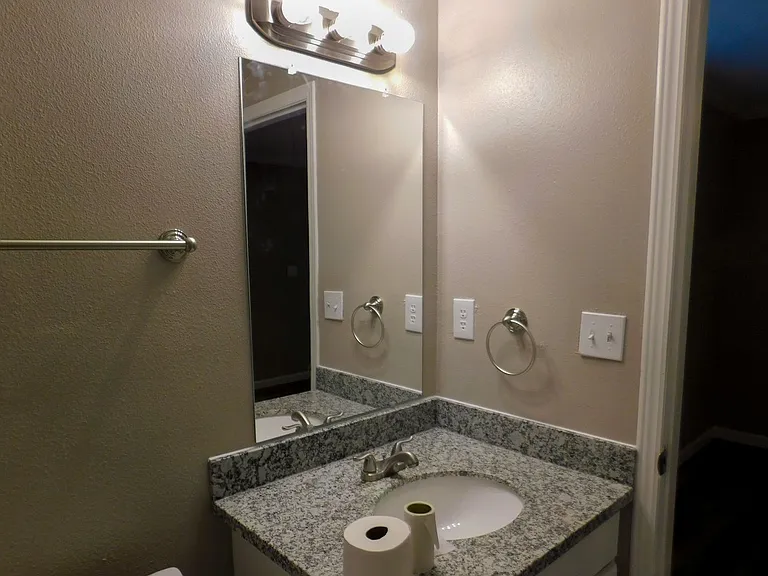 107 Varsity Dr — Photo 18