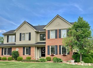 22888 Saint George Cir, South Lyon, MI 48178