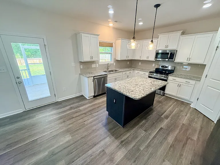 203 Williford Dr — Photo 5