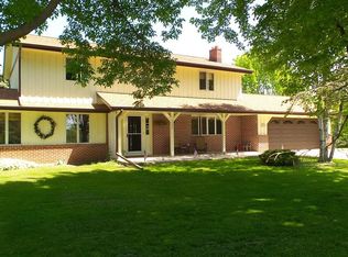 7006 W Waterford Rd, Hartford, WI 53027