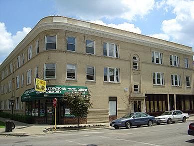 1st image of 2921 N Sheffield Ave APT 2S