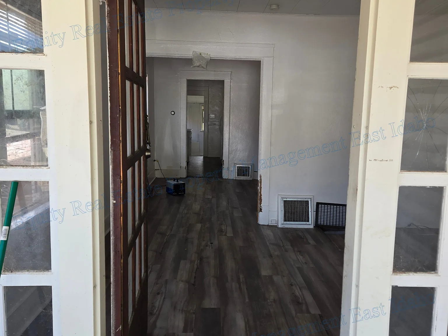 ID - 921, 923, 925 W Clark - LB - 921 — Photo 3