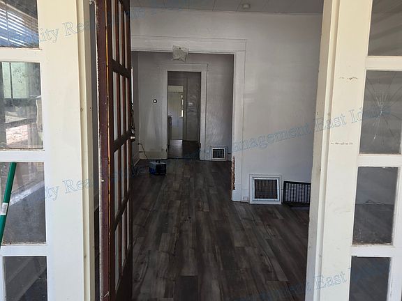 3rd image of 921 W Clark St #1
