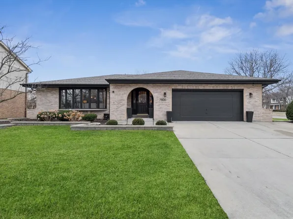 7800 Dorchester Ln, Darien, IL 60561