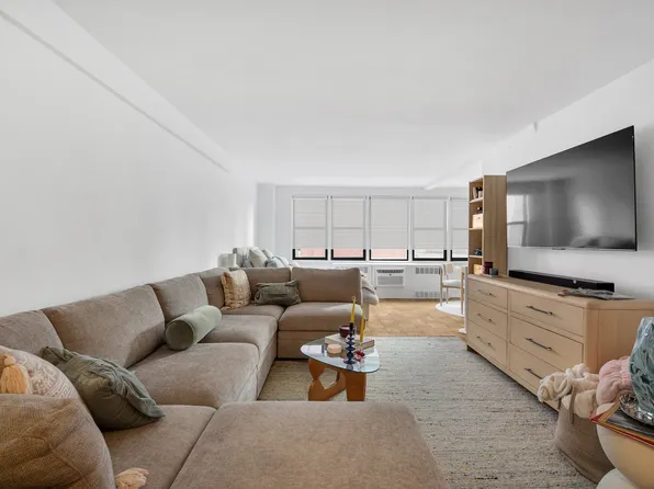 241 East 76th Street image 1 of 7