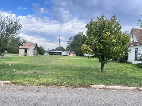 210 NW 2nd St, Laverne, OK 73848