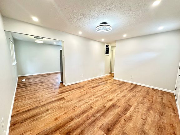 5th image of 2714 S Walcott St
