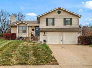 2633 SW Arvonia Pl, Topeka, KS 66614