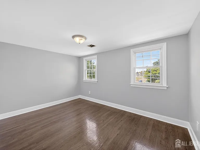 125 E Cherry St — Photo 14