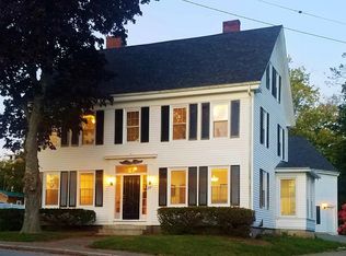 35 Pleasant St, Waldoboro, ME 04572