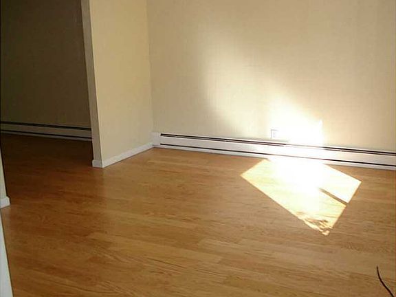 3rd image of 1569 Douglas Ave #4