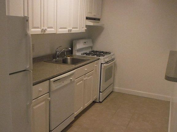 2nd image of 59 8th Ave Ste 1