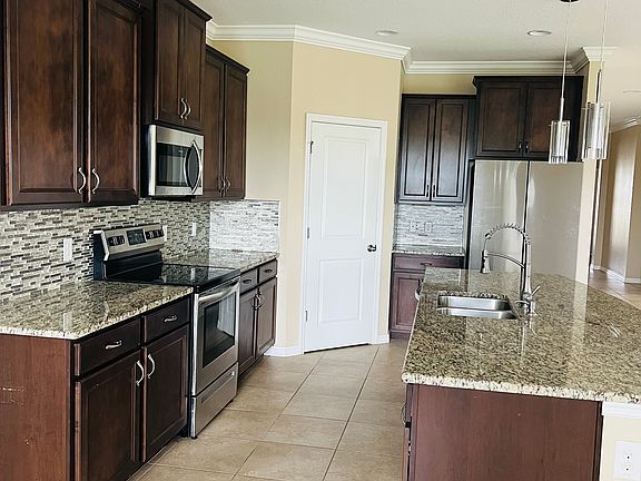 5th image of 32054 Goddard Dr