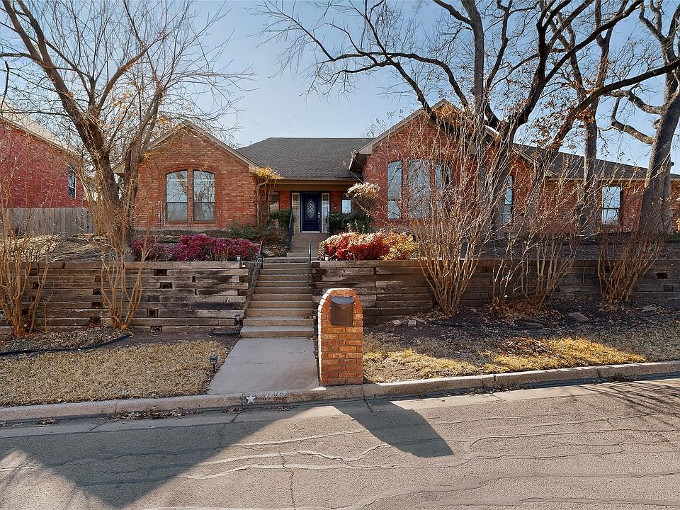 1st image of 2704 Briarbrook Ct