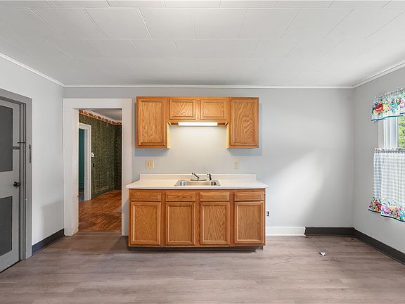 4th image of 24 West St
