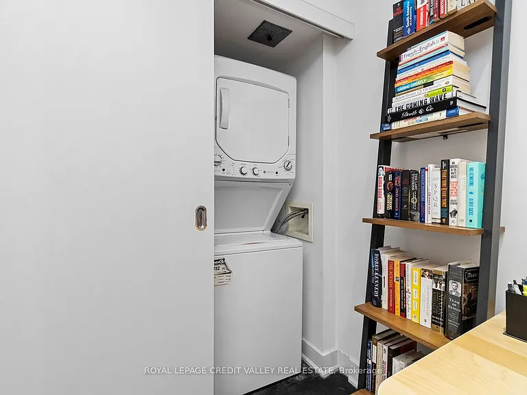 233 Carlaw Ave #816 — Photo 7