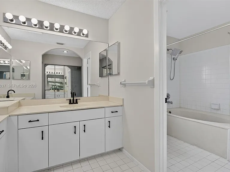 587 NW 38th Ave — Photo 21