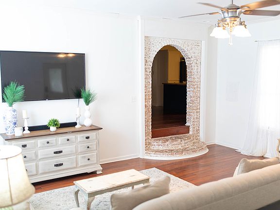 3rd image of 1204 E Texas Ave