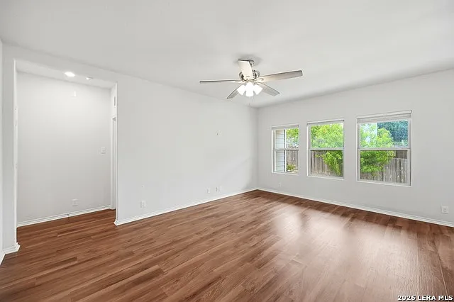 3 bed, 2.0 bath, 1740 sqft, $2,300 — Photo 3