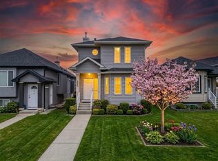 230 S Tarawood Close NE, Calgary, AB T3J 4Y9