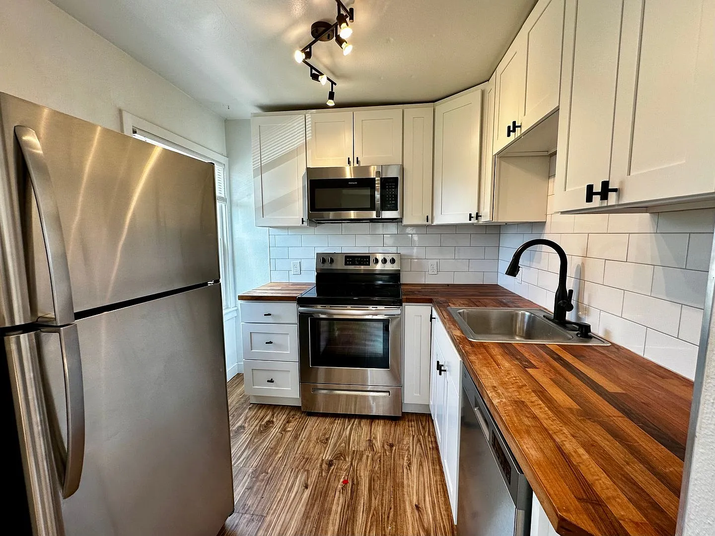 Adams Apartments — Photo 4