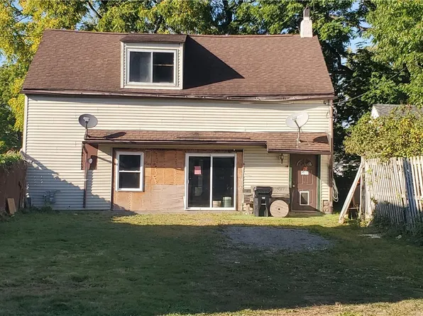 18 James Pl, Lancaster, NY 14086