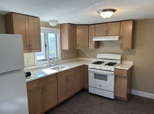 24 School St, Amesbury, MA 01913