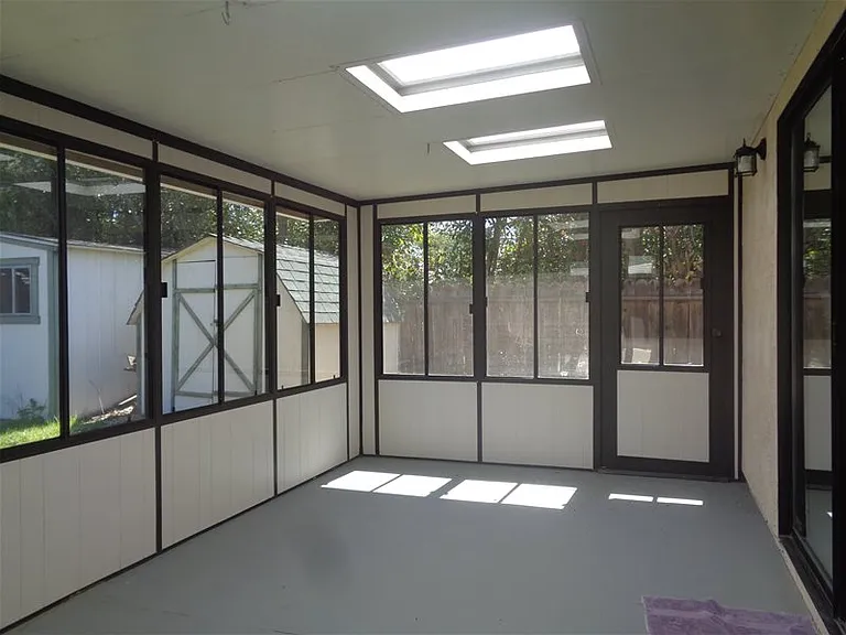 911 Mariposa Dr — Photo 9