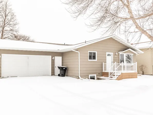 601 N 32nd St, Bismarck, ND 58501